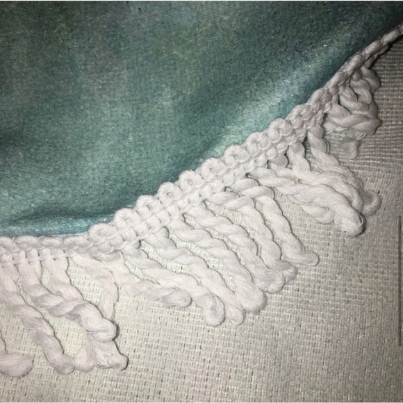 Turquoise Rose 🌹 Dreamcatcher Round Beach 🏖 Towel NWOT - Picture 9 of 9
